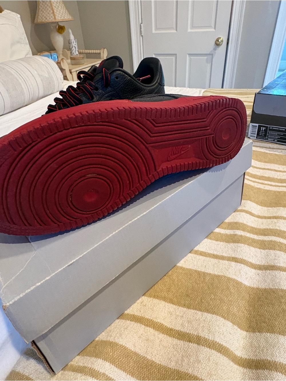Men’s Nike Air black/red size 10 - Picture 4 of 4